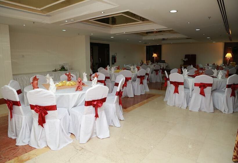 هتل Sharjah Palace