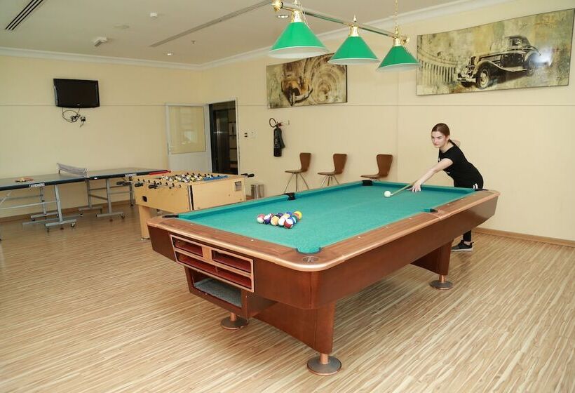 هتل Sharjah Palace