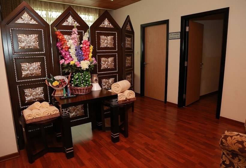 هتل Sharjah Palace