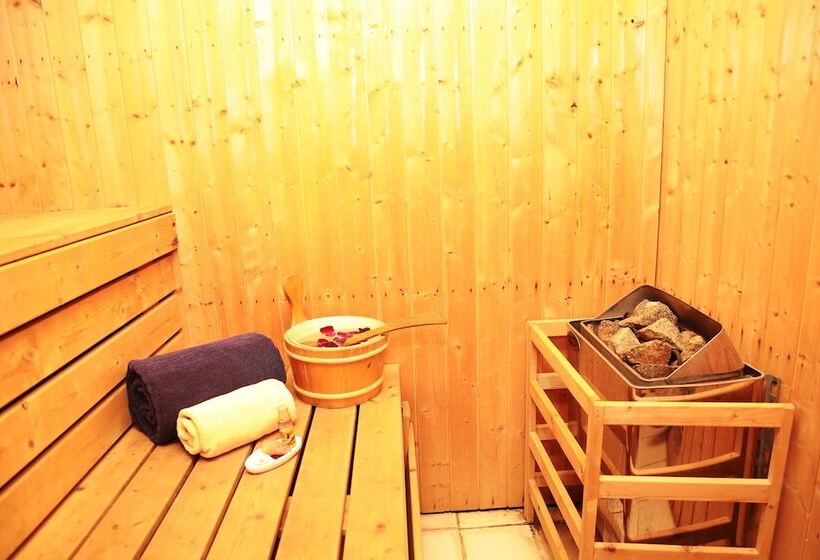 هتل Sharjah Palace