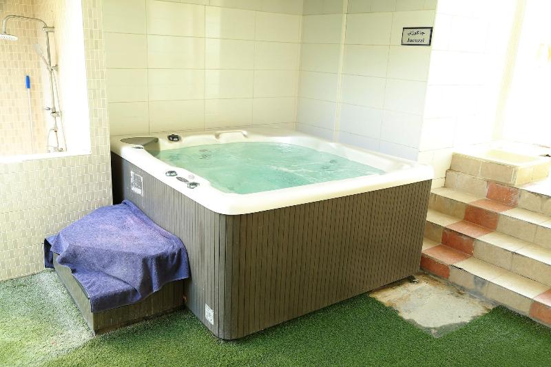 هتل Sharjah Palace