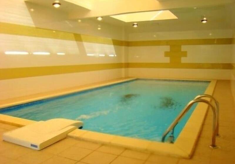 هتل Sharjah Palace