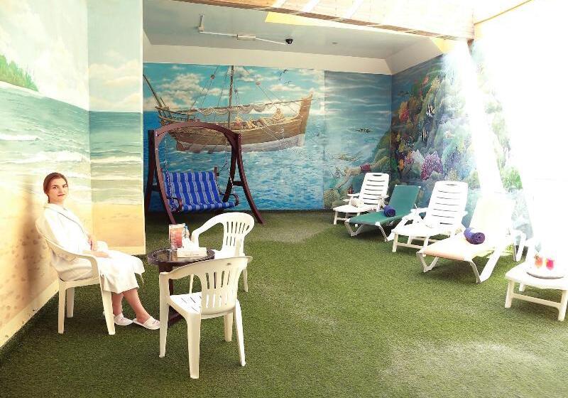 هتل Sharjah Palace