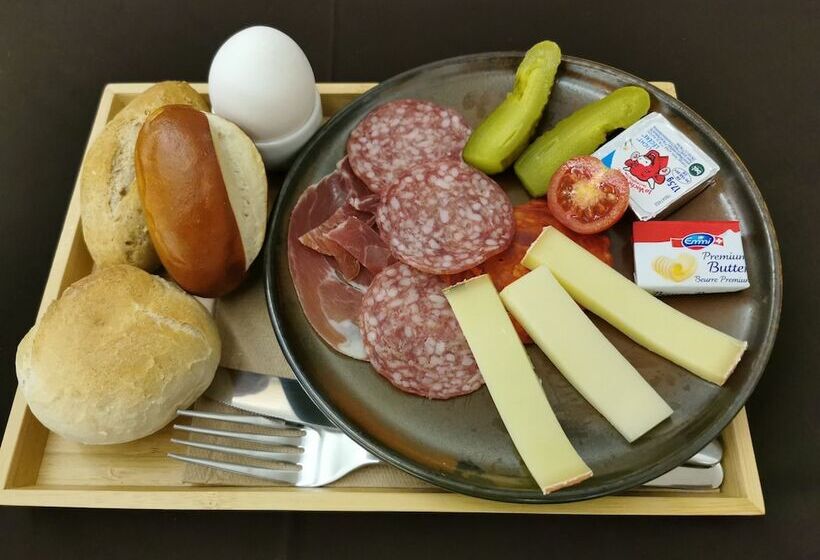 Отель Spannort Family Home With Common Kitchen And Self Check In