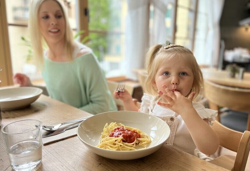 Отель Spannort Family Home With Common Kitchen And Self Check In