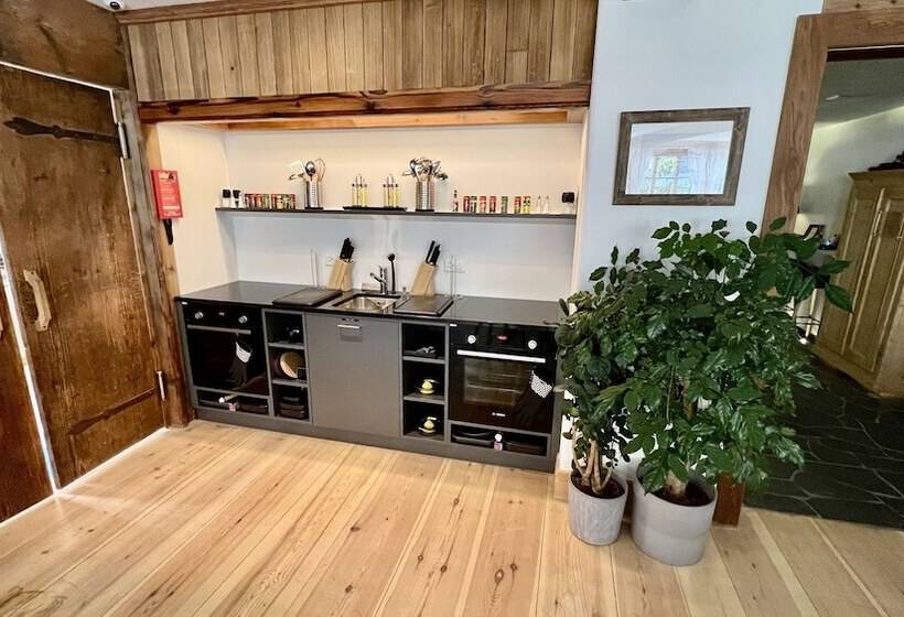 Отель Spannort Family Home With Common Kitchen And Self Check In