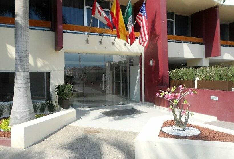 Del Real Hotel & Suites