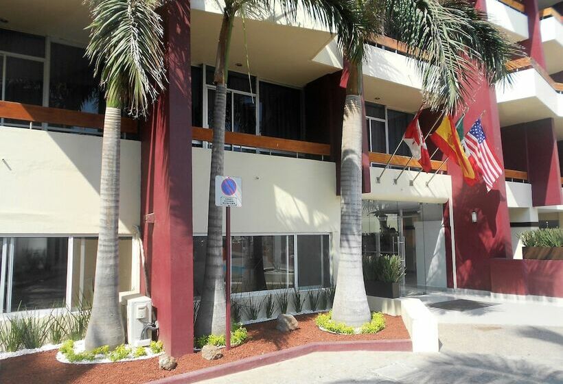 Del Real Hotel & Suites