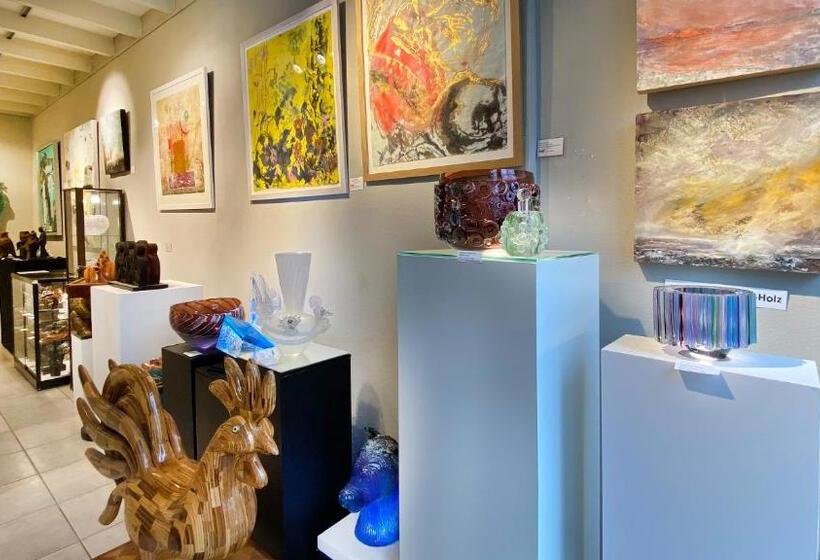 Art+bed And Breakfast