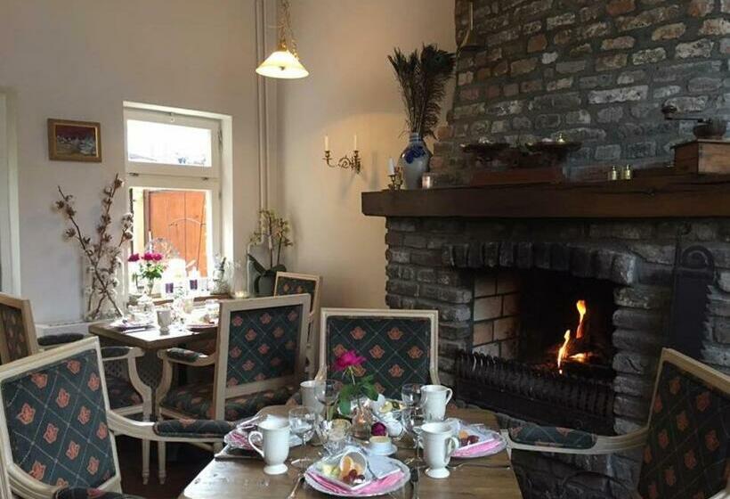 تختخواب و صبحانه Artagnan