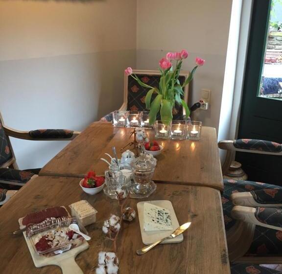 تختخواب و صبحانه Artagnan