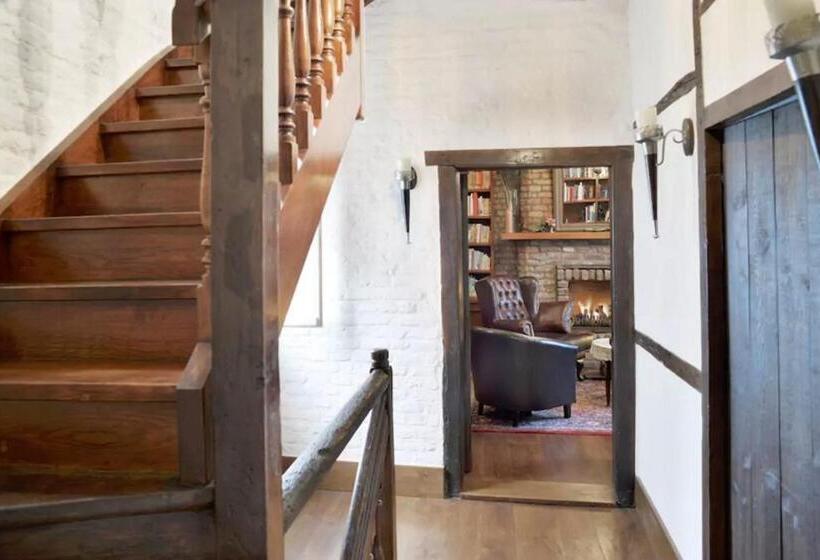 تختخواب و صبحانه Artagnan