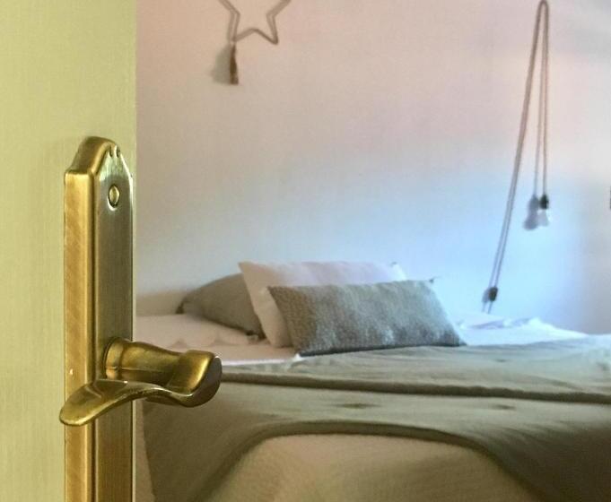 مبيت وإفطار Les Didascalies