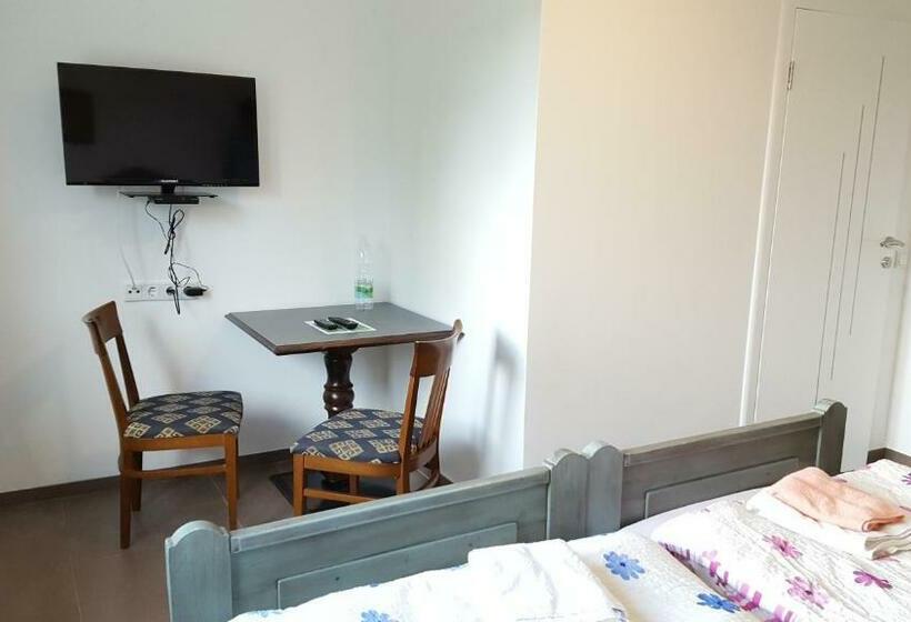 ベッドアンドブレックファースト Privatzimmer Jarosch