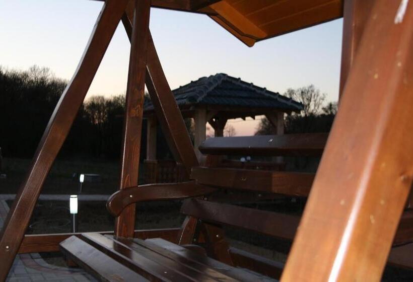 Отель Agropensiunea Valea Fagilor