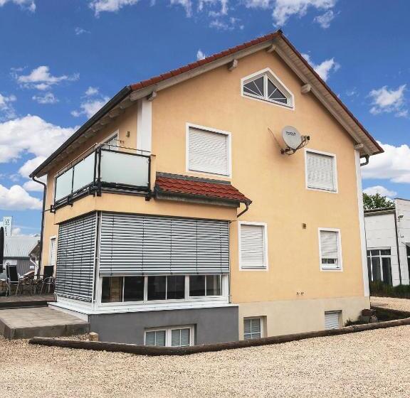 ペンション Boardinghouse Neuburg
