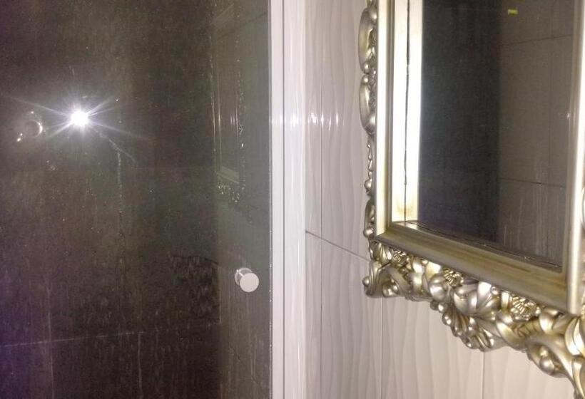 ペンション Dinaledi House