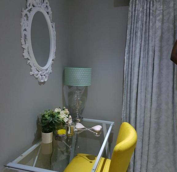 פנסיון Dinaledi House