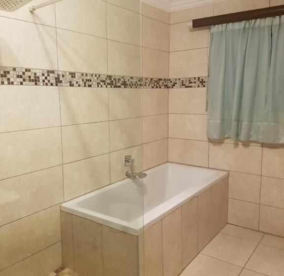 פנסיון Dinaledi House