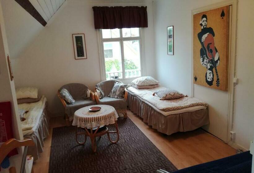 펜션 Firsthome Guesthouse