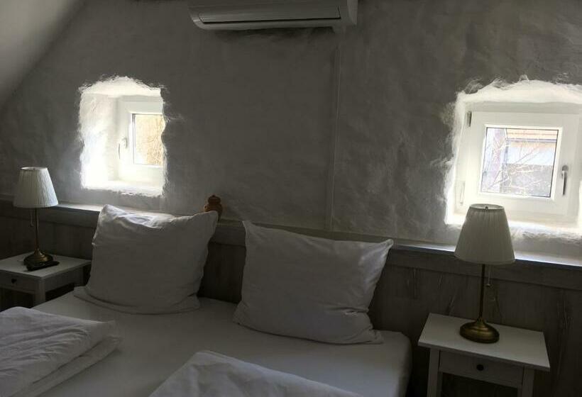 ペンション Három Huszár Köveskal