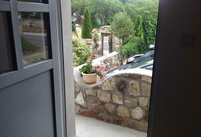 ペンション Három Huszár Köveskal