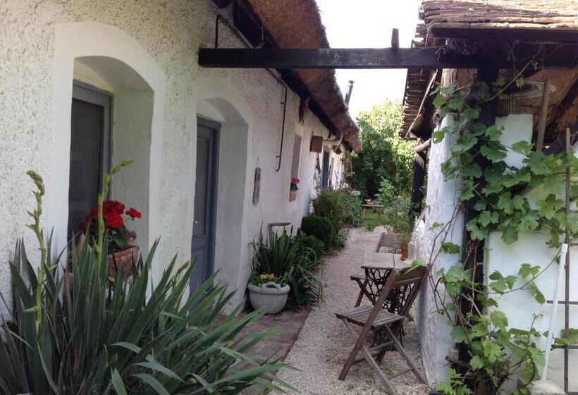 ペンション Három Huszár Köveskal