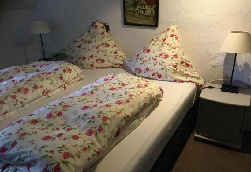 ペンション Három Huszár Köveskal