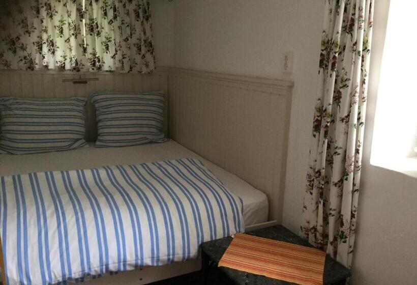 ペンション Három Huszár Köveskal