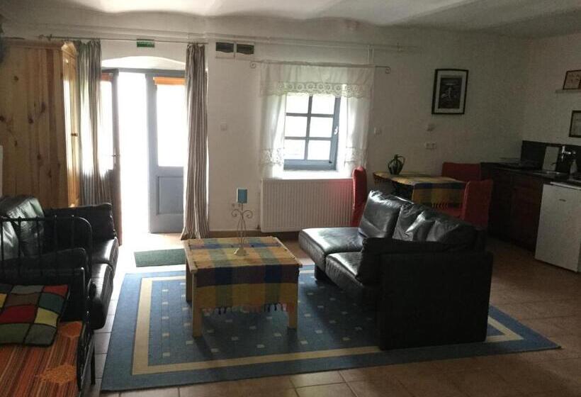 ペンション Három Huszár Köveskal