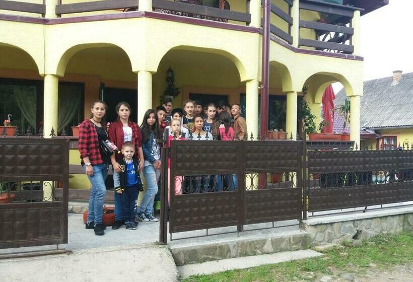 بنسيون Karisma Kriss