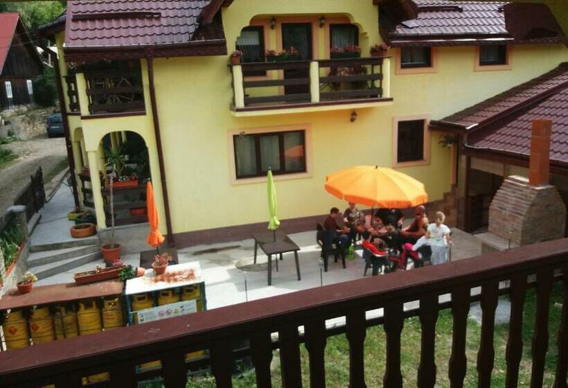 بنسيون Karisma Kriss