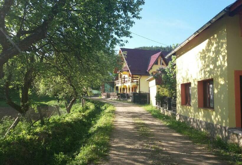 بنسيون Karisma Kriss