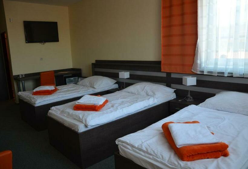 بنسيون Penzión Rocket Club