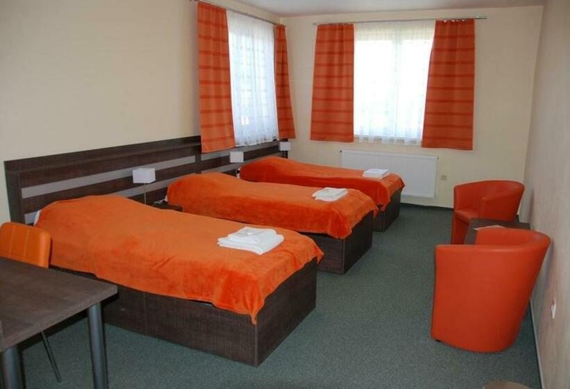 بنسيون Penzión Rocket Club