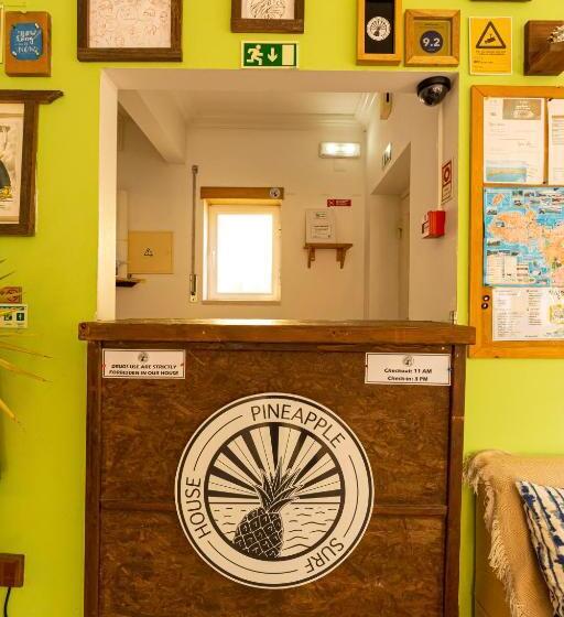 호스텔 Pineapple Surf House