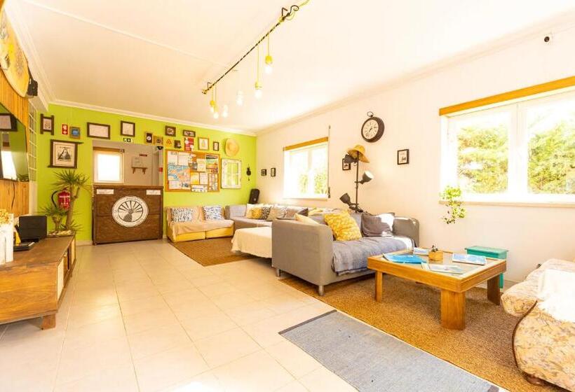 فندق صغير Pineapple Surf House