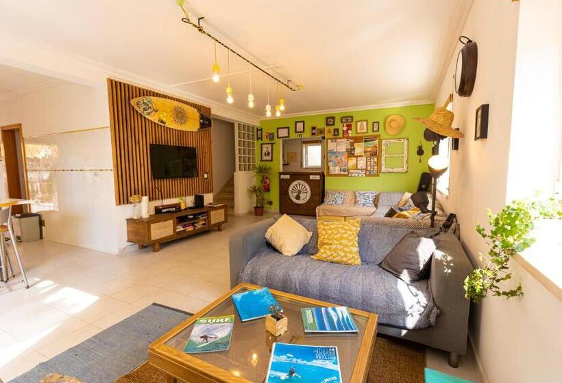 호스텔 Pineapple Surf House