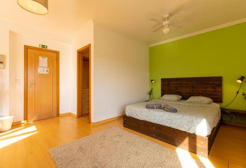 فندق صغير Pineapple Surf House