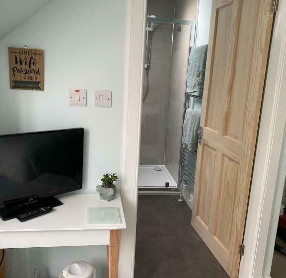 مبيت وإفطار Alpine Cottage