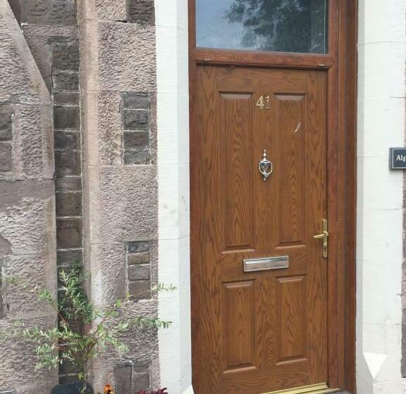 مبيت وإفطار Alpine Cottage