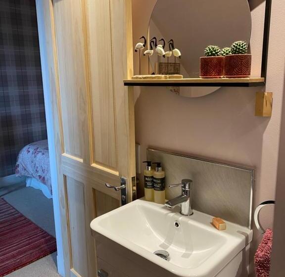 مبيت وإفطار Alpine Cottage