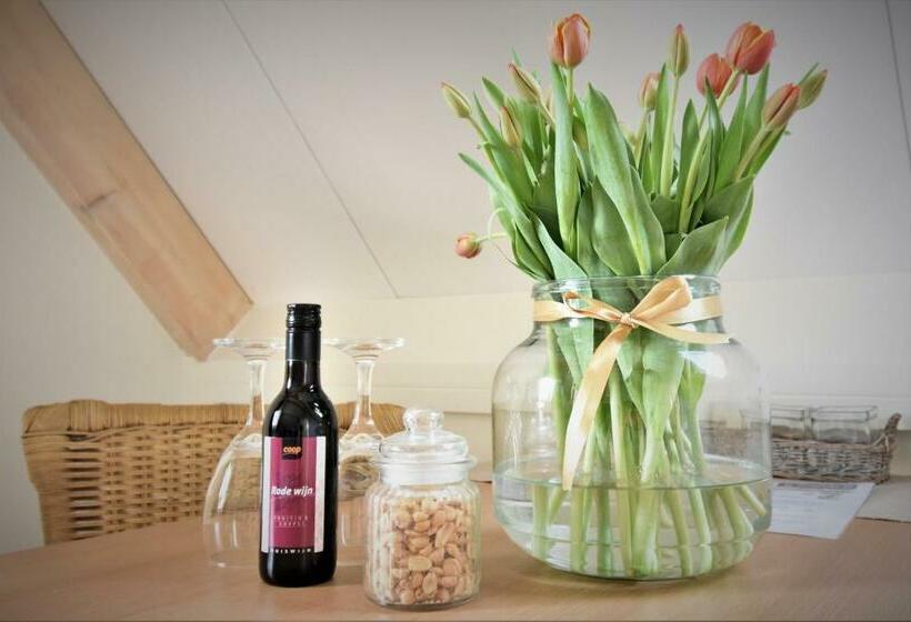 تختخواب و صبحانه De Beddestee