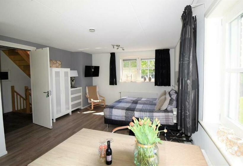 تختخواب و صبحانه De Beddestee