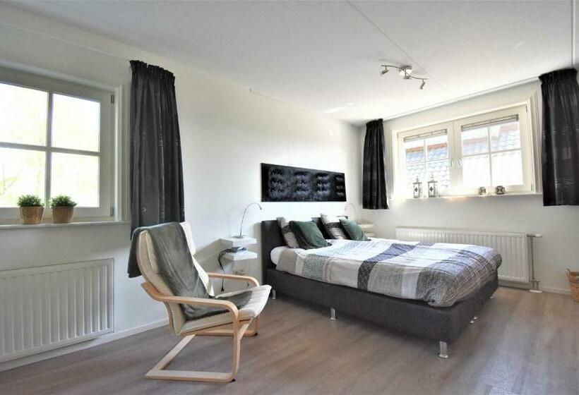 تختخواب و صبحانه De Beddestee