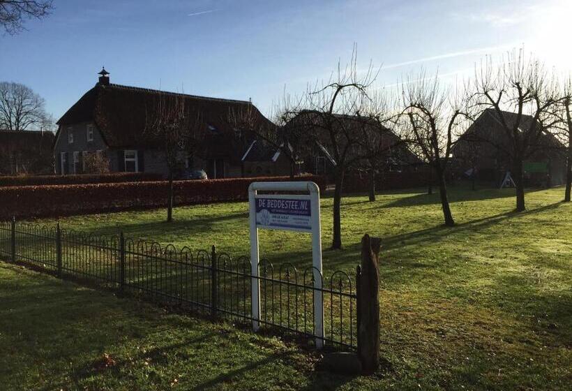 تختخواب و صبحانه De Beddestee