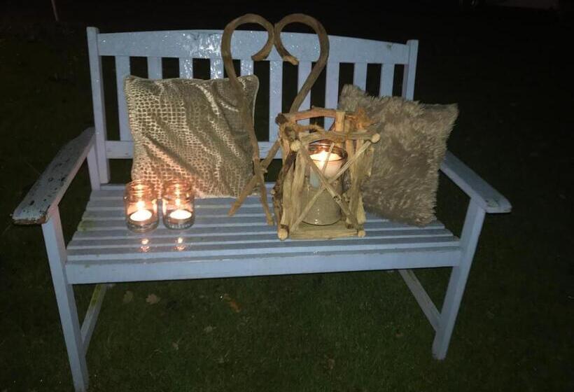 تختخواب و صبحانه De Beddestee