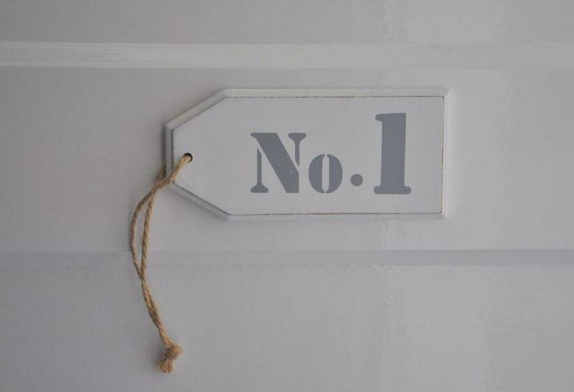 تختخواب و صبحانه De Slapende Leeuw