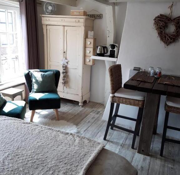 تختخواب و صبحانه De Slapende Leeuw