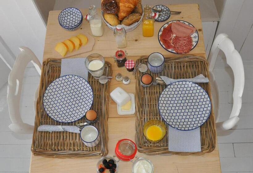 تختخواب و صبحانه De Slapende Leeuw